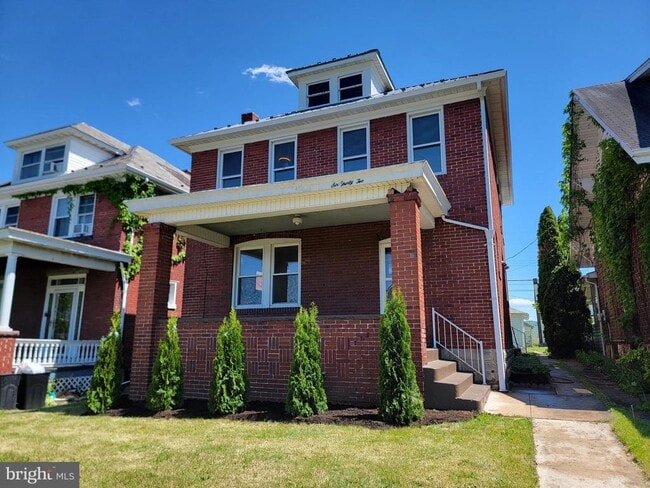 Building Photo - 632 Hill Top Dr