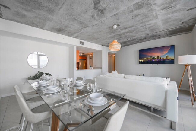 Photo - 3250 NE 1st Ave Unidad FL9-ID1022235P