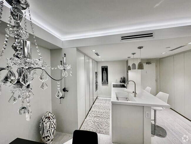 Building Photo - 1 Bedroom Condo in Miami Beach