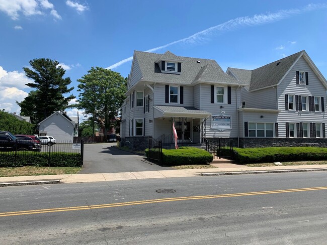 Building Photo - Sisson Plaza Unit 16 Sisson North