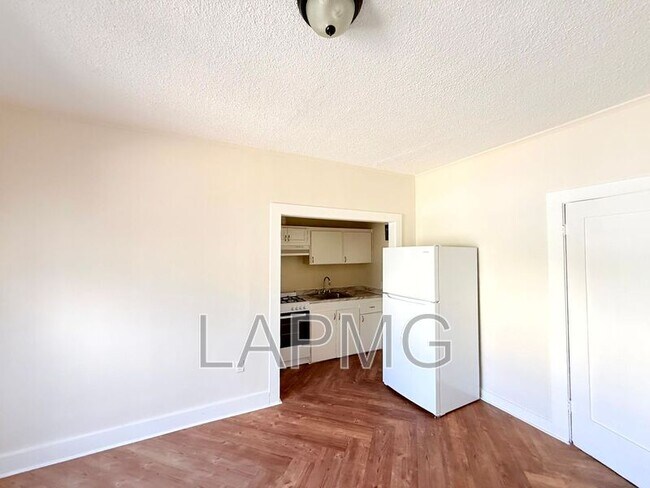 Photo - 1614 N Kenmore Ave