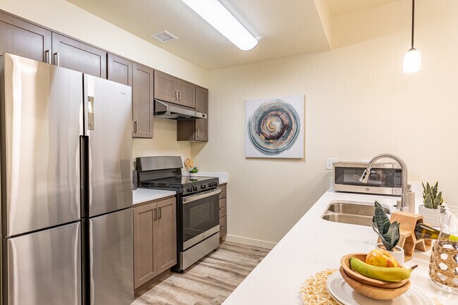 2BR, 2BA - 1035SF