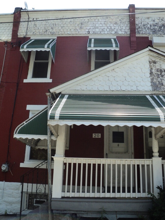 Building Photo - Gorgeous 3 BR - Mt. Airy