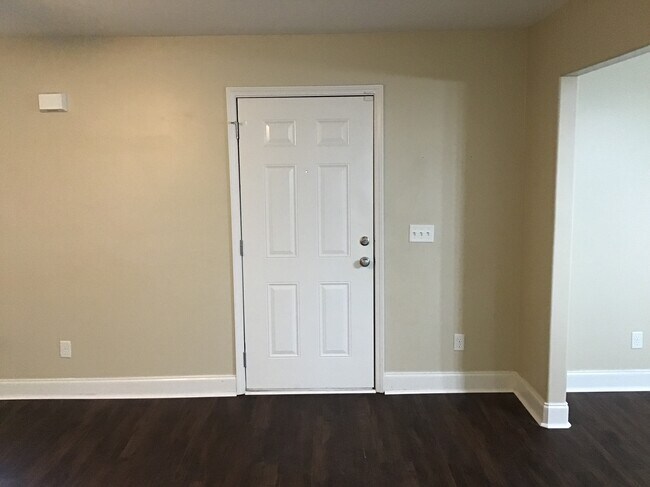 Photo - 130 Crossing Cir