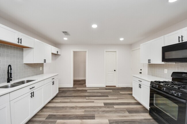 Photo - 7826 Maverick Trace Ln