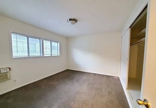 5747 La Mirada Ave Unidad 6
