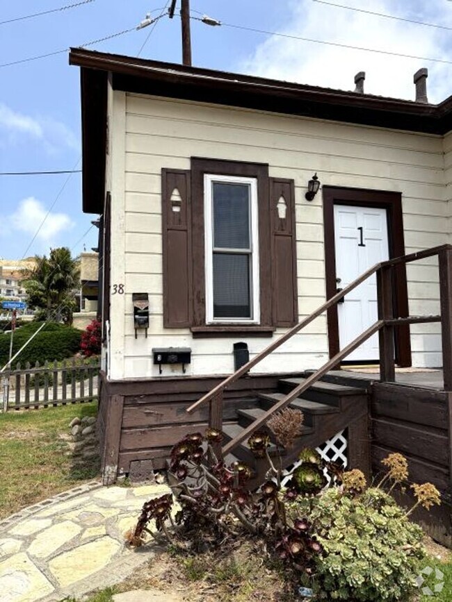 Building Photo - Studio in Downtown Ventura, close to beach! Unit 38 N Laurel St #1 Rental