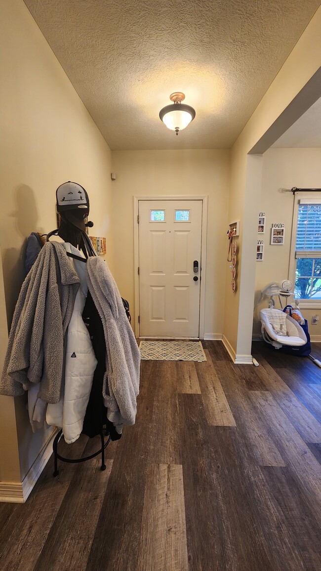 Photo - 2497 Crestview Woods Dr