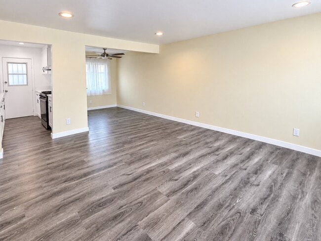 3813 1/2 W 111th Pl