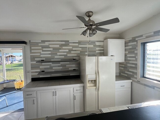 Photo - ** Annual ** 2 Bed / 1 Bath Single Family Home ** Conveniently Located ** $1,495