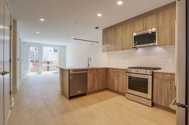 Building Photo - 303 Madison St Unit 407