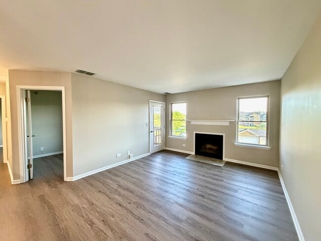 Photo - 127 Glengarry Dr