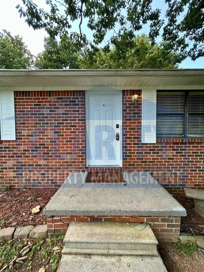 Photo - 1970 Greendale Dr NE