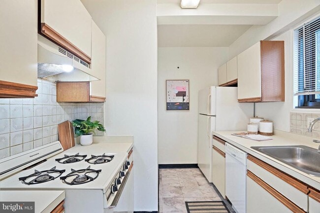 Photo - 3601 Wisconsin Ave NW Unit 204