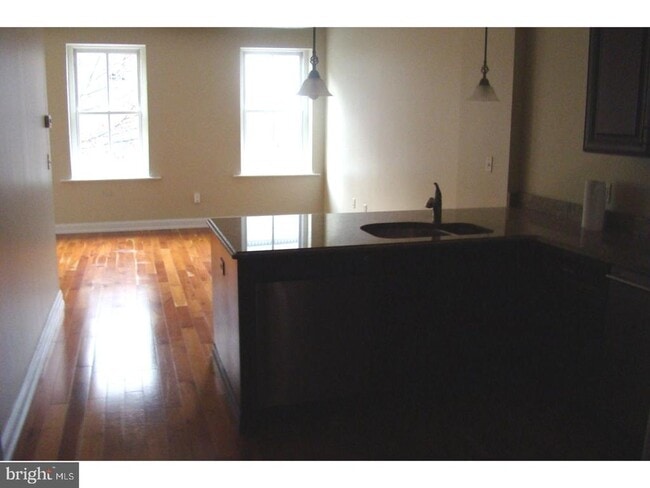 Photo - 10 W Market St Unidad 203