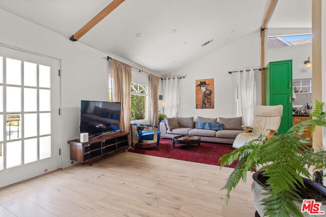 Photo - 2627 S Bedford St