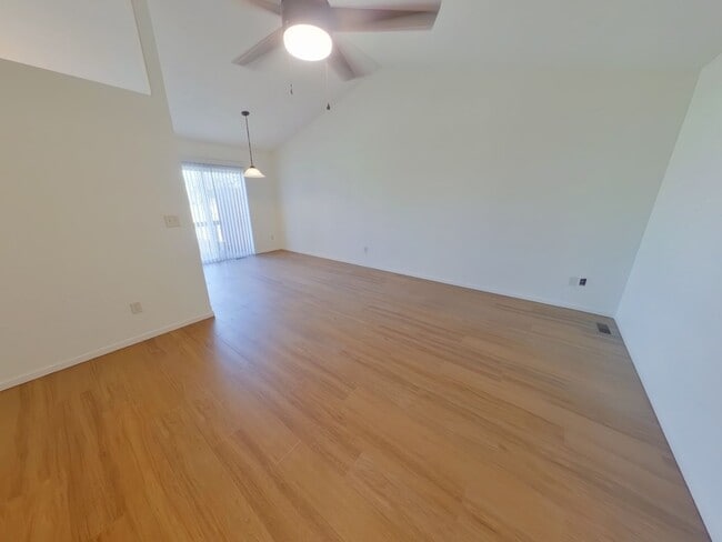 Photo - 1022 W Clyde St