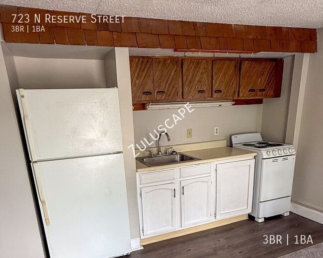 Photo - 723 N Reserve St