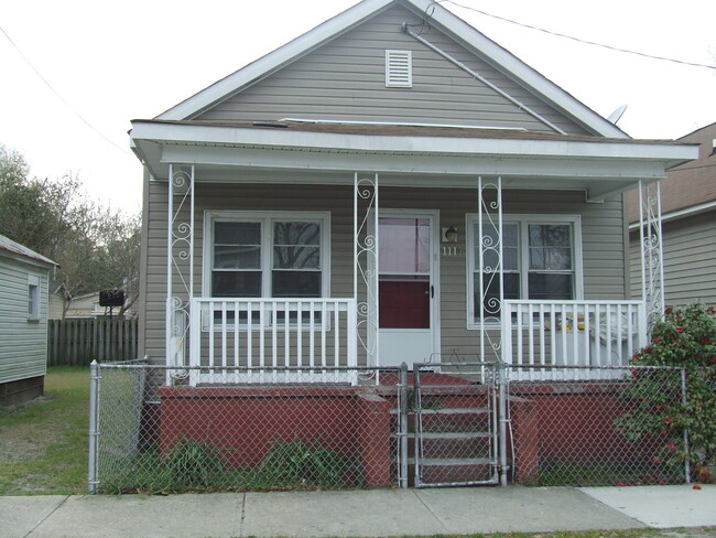 Lovely 2BR + office 1 BA Single family - Lovely 2BR + office 1 BA Single family Casa