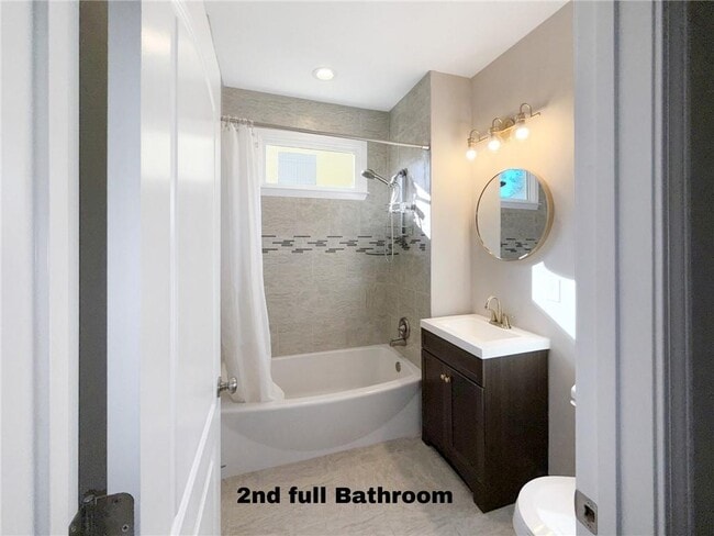 Photo - 3544 College St