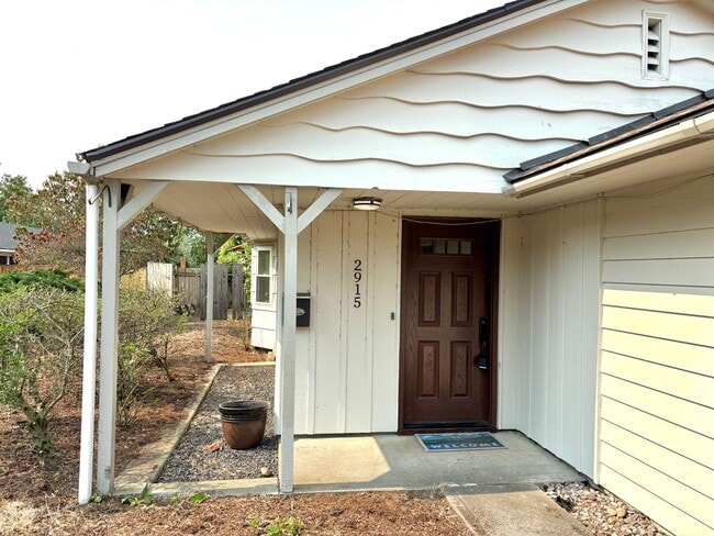 Photo - 2915 NE Fremont Dr