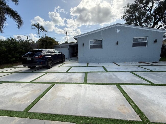 Photo - 3111 N 66th Ave