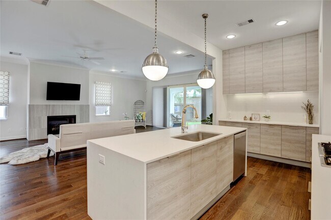 Photo - 1715 Maravilla Dr