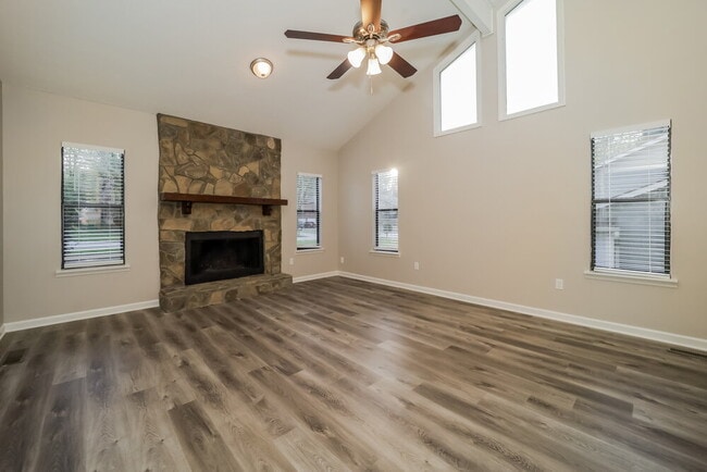 Photo - 6824 Creekwood Dr