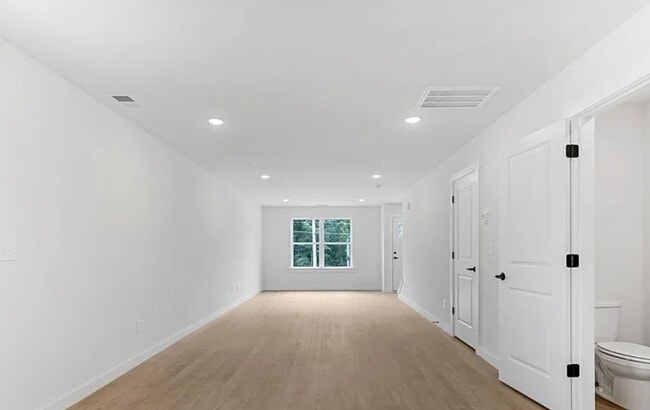 1038 12th St NE Unit -