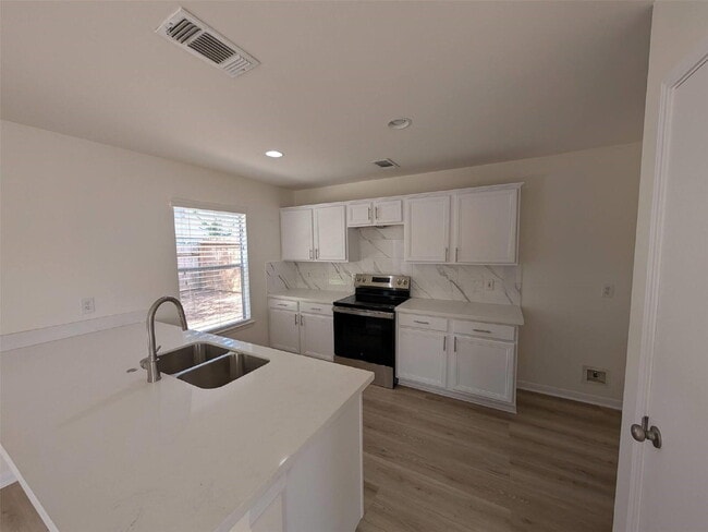 Building Photo - beautiful 3-bedroom, 2.5-bath home in the heart of Tomball!