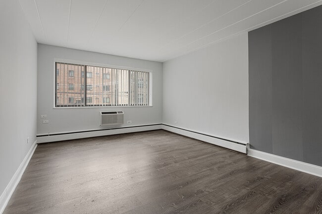 Building Photo - 6012 N Kenmore Ave Rental