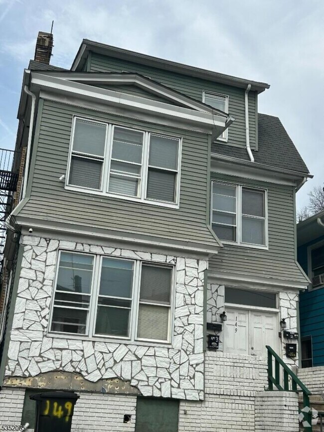 Building Photo - 149 Mapes Ave Unit 3 Rental