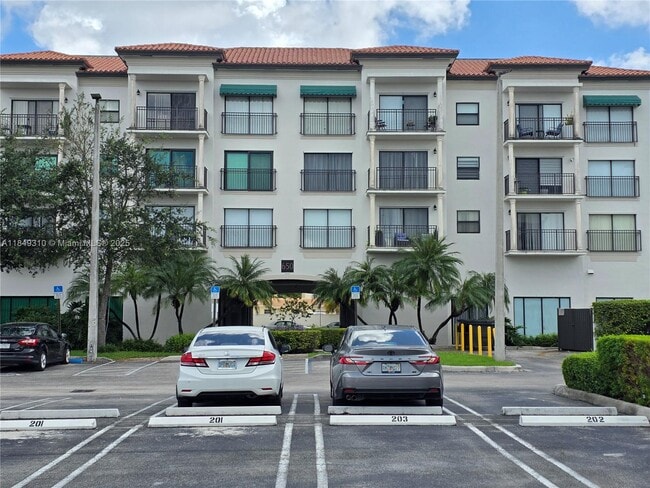 Building Photo - 650 Palm Ave Unit 2-B6