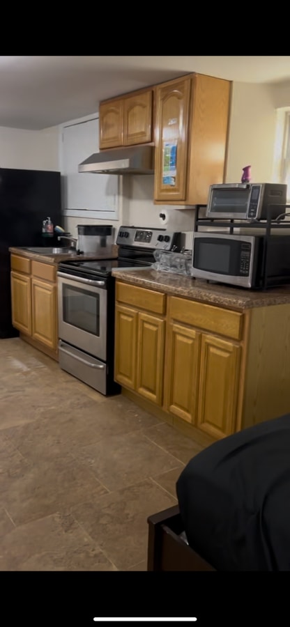 Photo - 2089 Ryer Ave