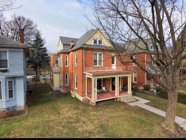 Building Photo - 107 Clinton Ave Unit C