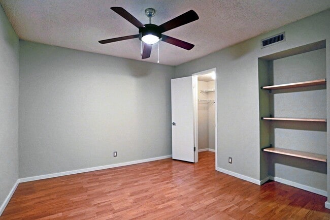 Tambaleo Apartments
