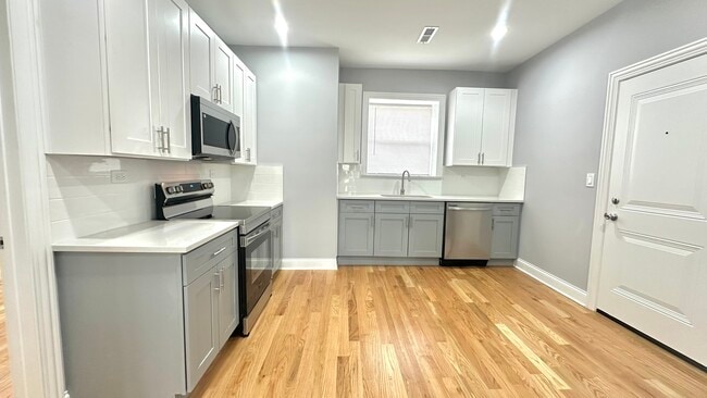 1012 Sunnyside - 2 bed / 2 bath - 4450 Sheridan Park Apartments