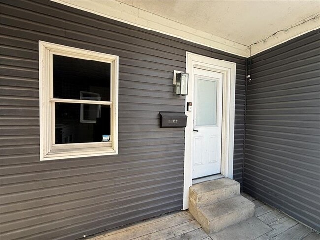 Building Photo - 32 Cherry St