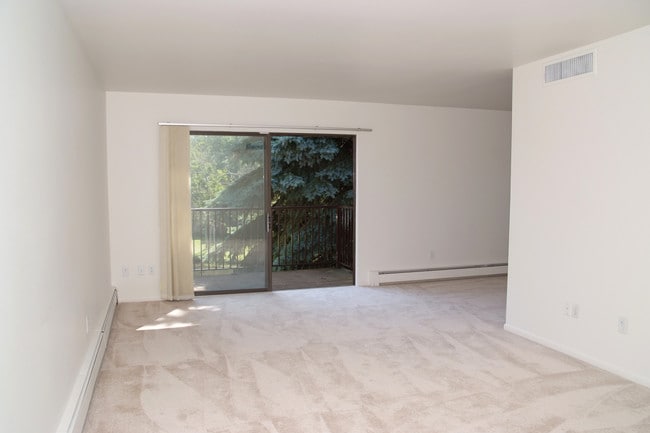 Living Room - Burton Ridge Apartments