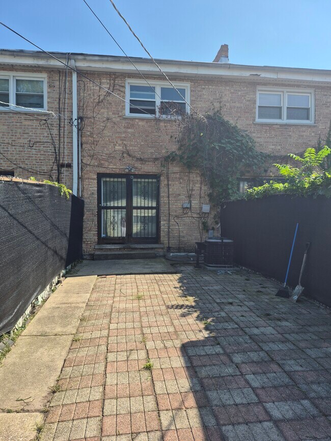 Photo - 1138 E 83rd St Casa