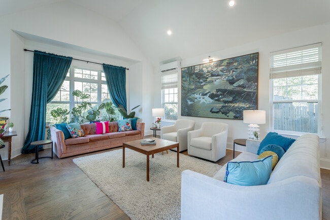 Photo - 515 Druid Ln