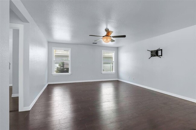 Photo - 7831 Saddle Run