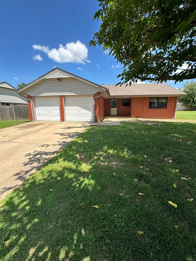 Photo - 108 S English Dr