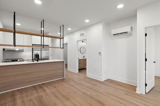 Building Photo - 801 N Market Street Rental