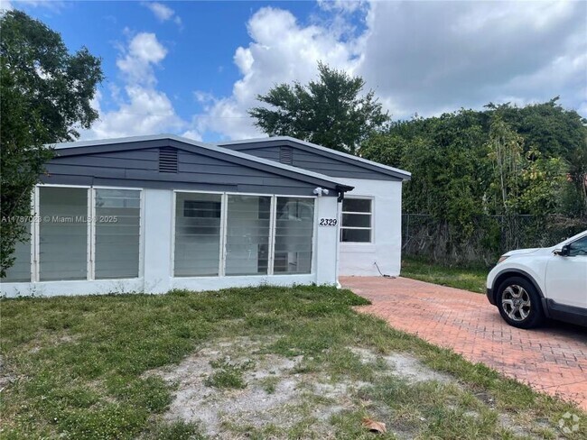 Building Photo - 2 bedroom in North Miami FL 33160 Rental