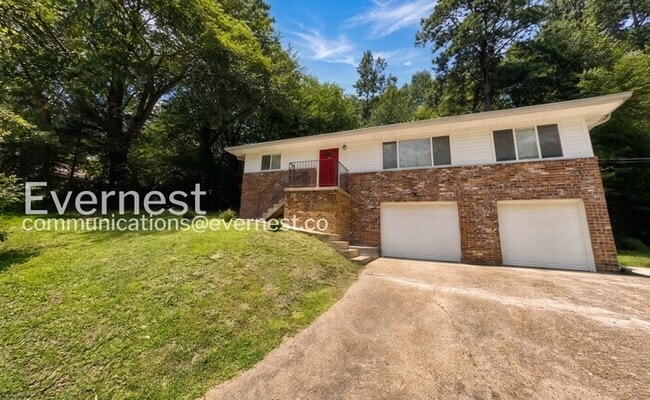 Building Photo - 2 Bed/1 Bath Home with Garage / Available Soon!