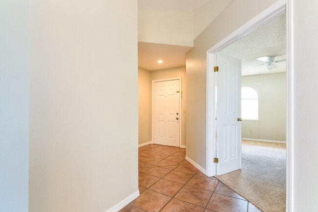 Photo - 704 Sand Ridge Dr