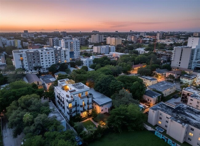 Building Photo - 641 NW 2nd St Unit 1