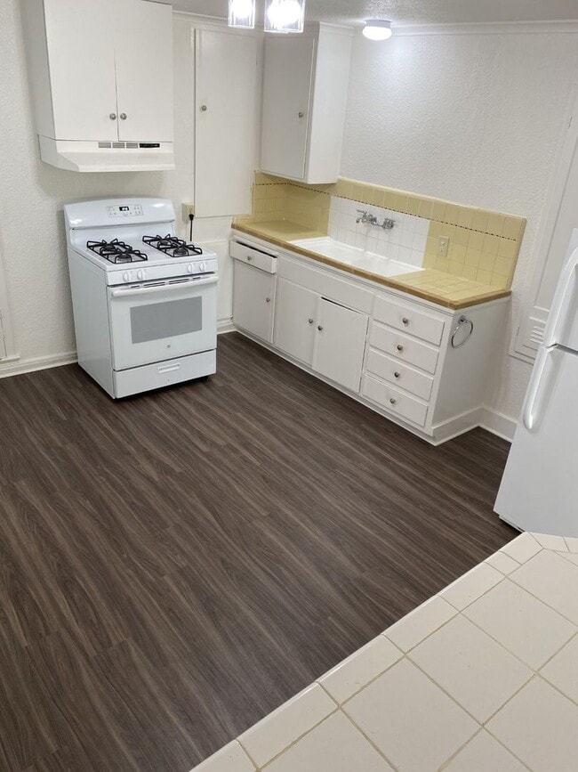 Photo - 1 BR, 1 Bath, 690 sq. ft. Victorian Unit - Close to Ferry Terminal Unidad 326 A