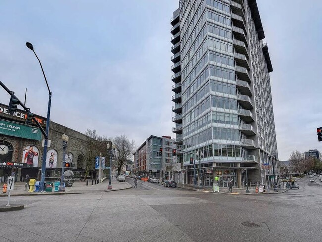 Building Photo - Charming 1 bedroom  1 bath Condo in Portland's Downtown Goose Hollow Neighborhood, with Utilities...